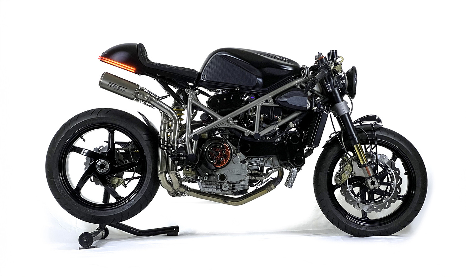Ducati 996 được độ lại đầy phong cách