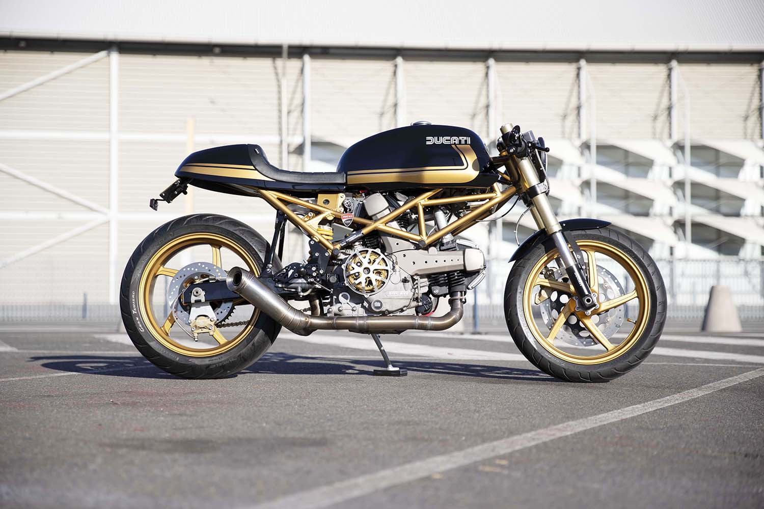 Ducati Monster độ cafe racer