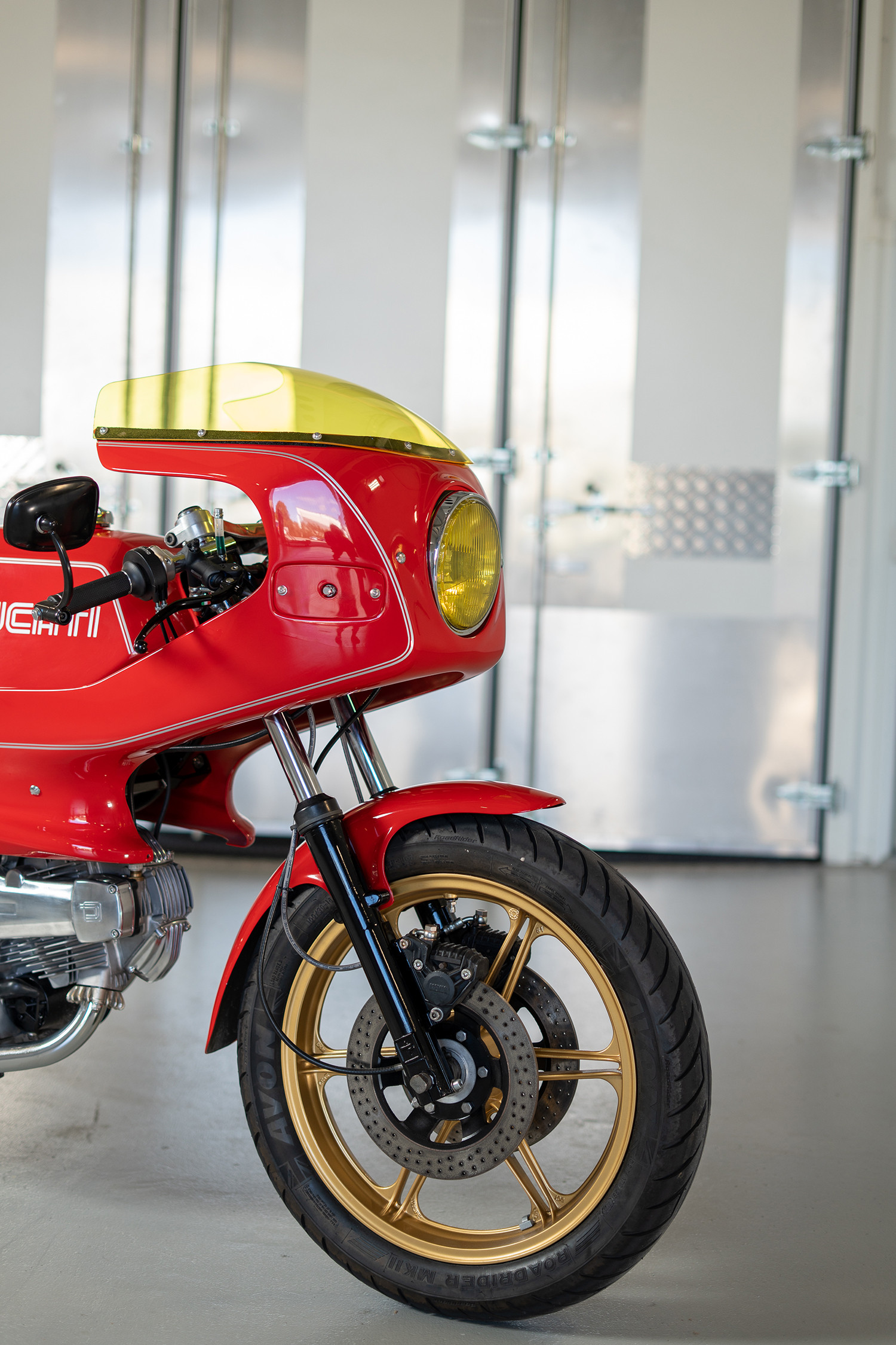 Ducati Pantah 1981 với bánh xe mới được phục hồi.