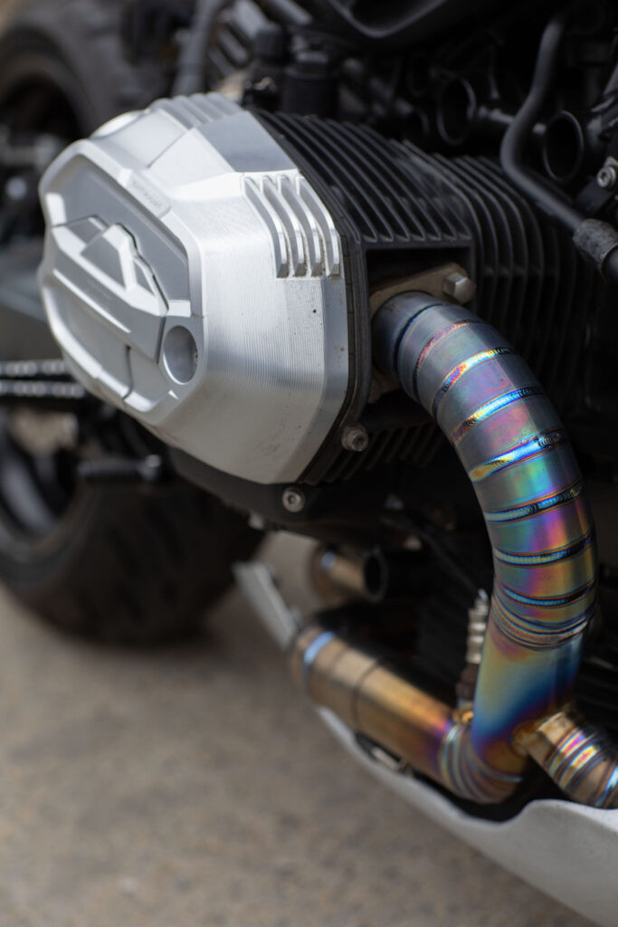 Hệ thống xả titanium trên BMW R nineT