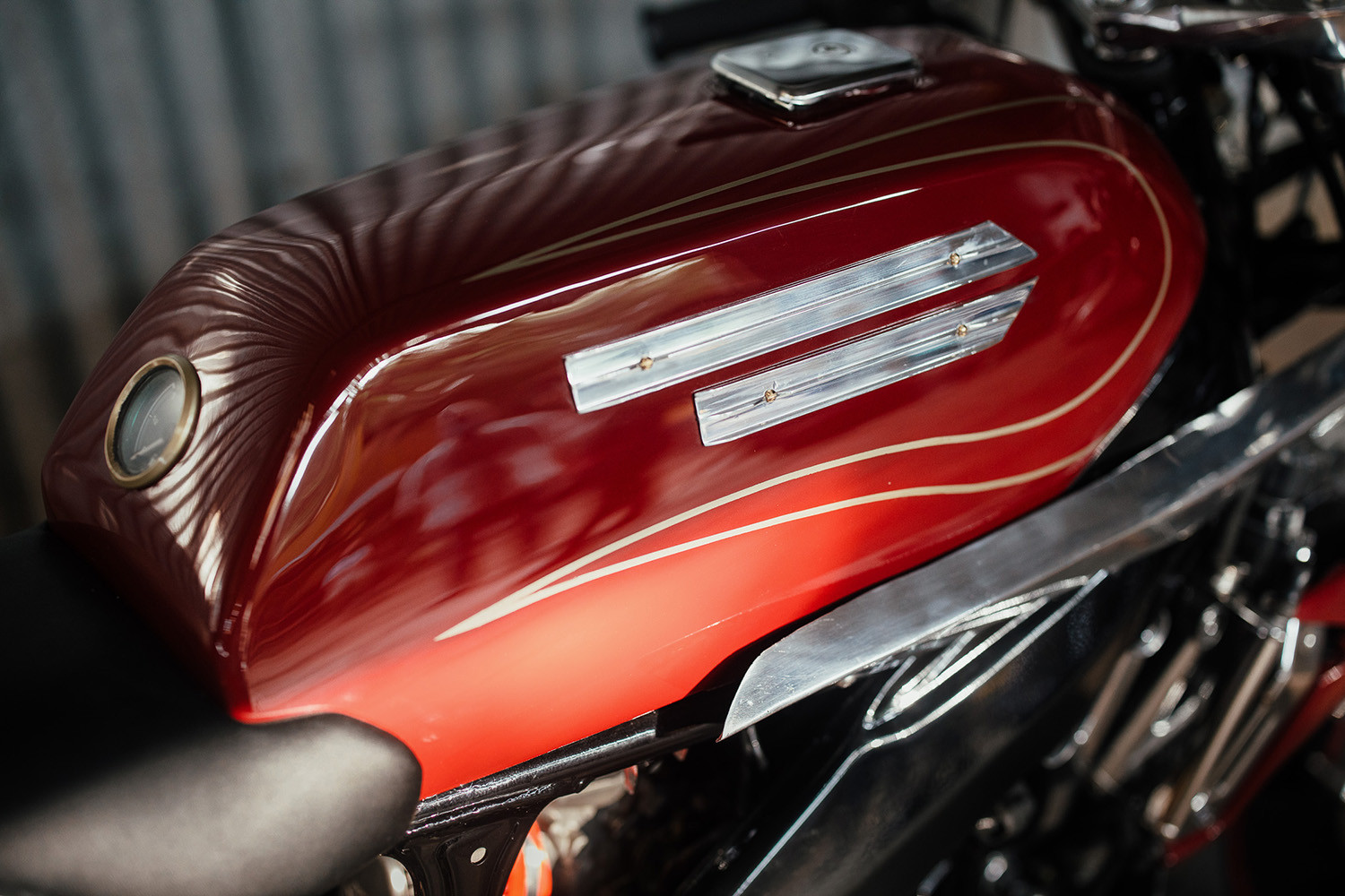 Hình ảnh bình nhiên liệu Kawasaki KB100 trên Bajaj Pulsar 200NS