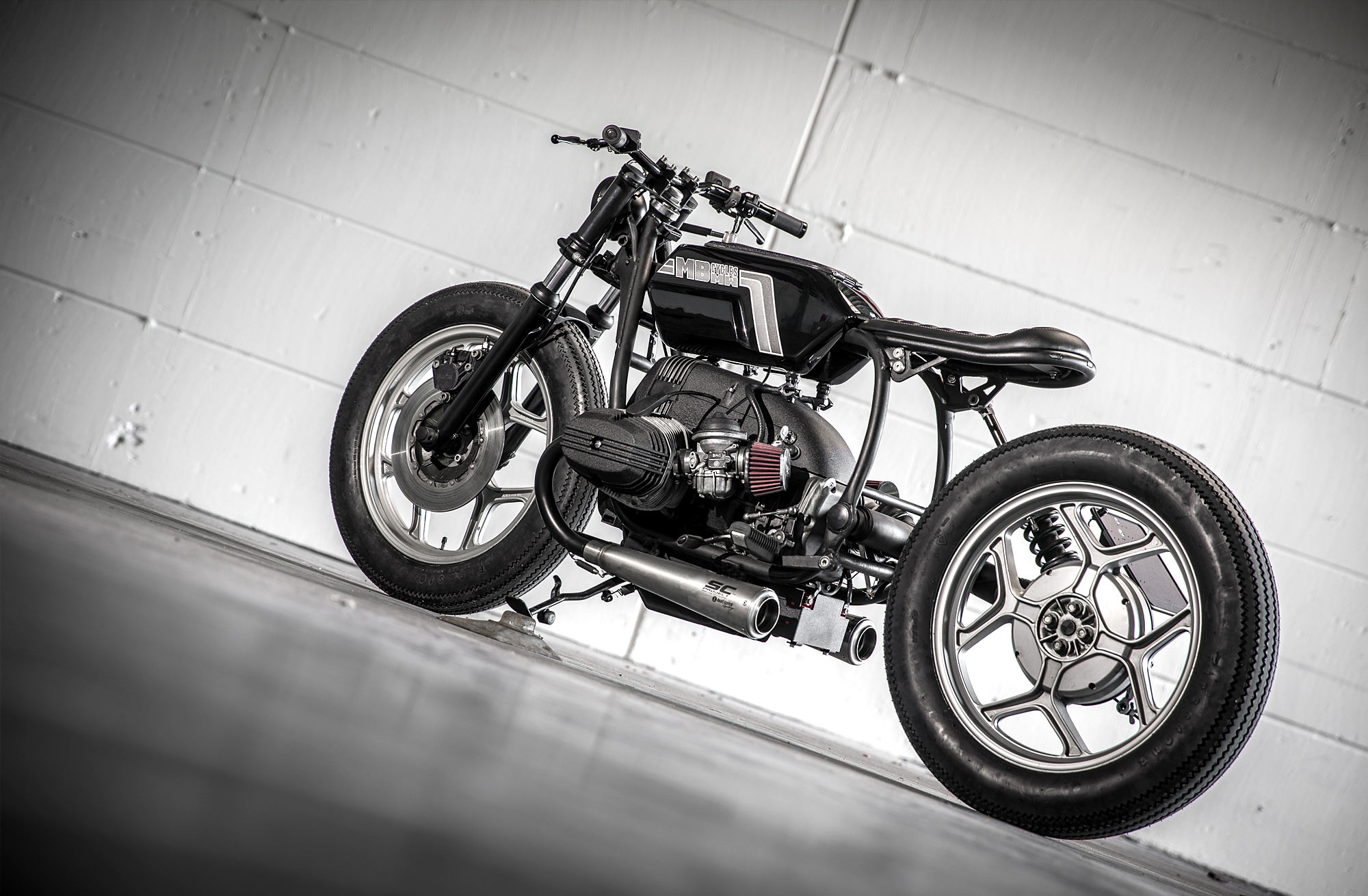 Hình ảnh chiếc xe BMW R80 đã được tinh chỉnh với các phụ tùng mới