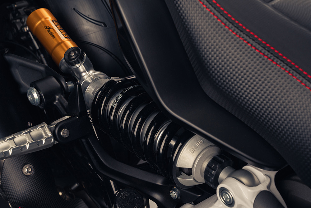 Hình ảnh mô tả động cơ và hệ thống phanh Brembo của FTR x 100% R Carbon.