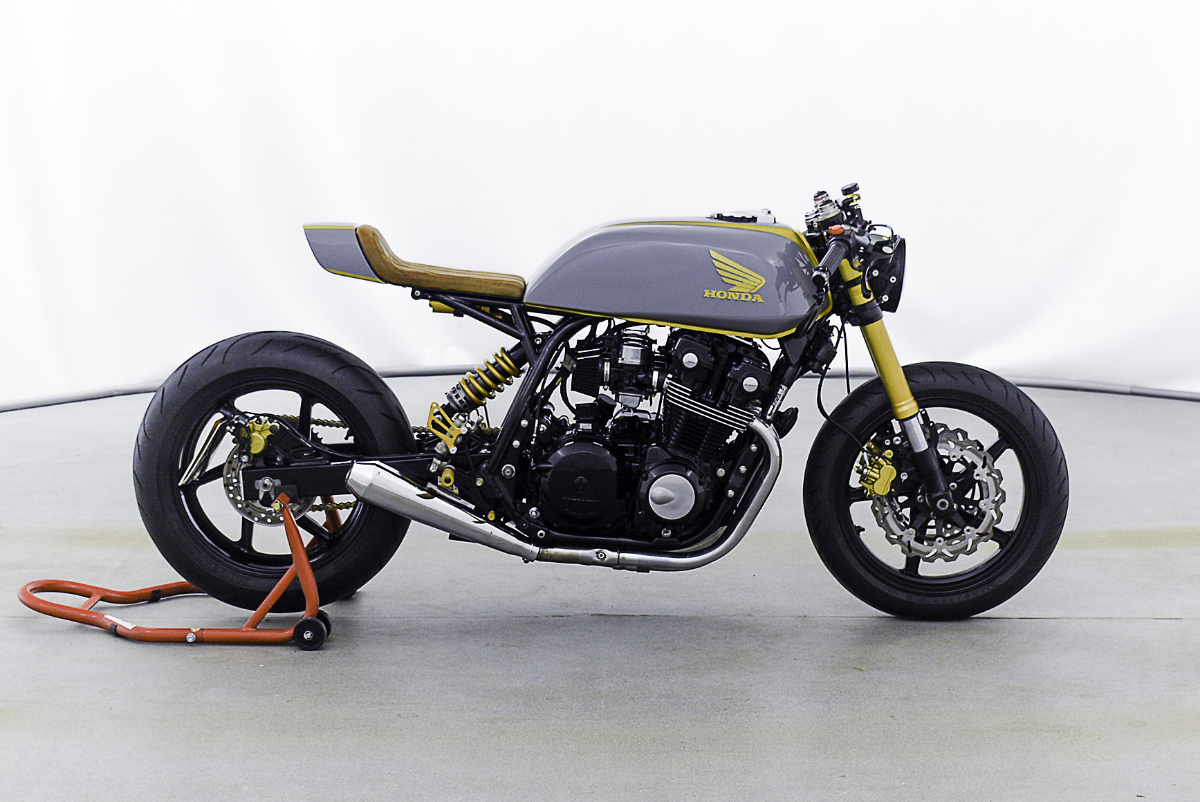 Honda CB900 độ trong ảnh nền tảng