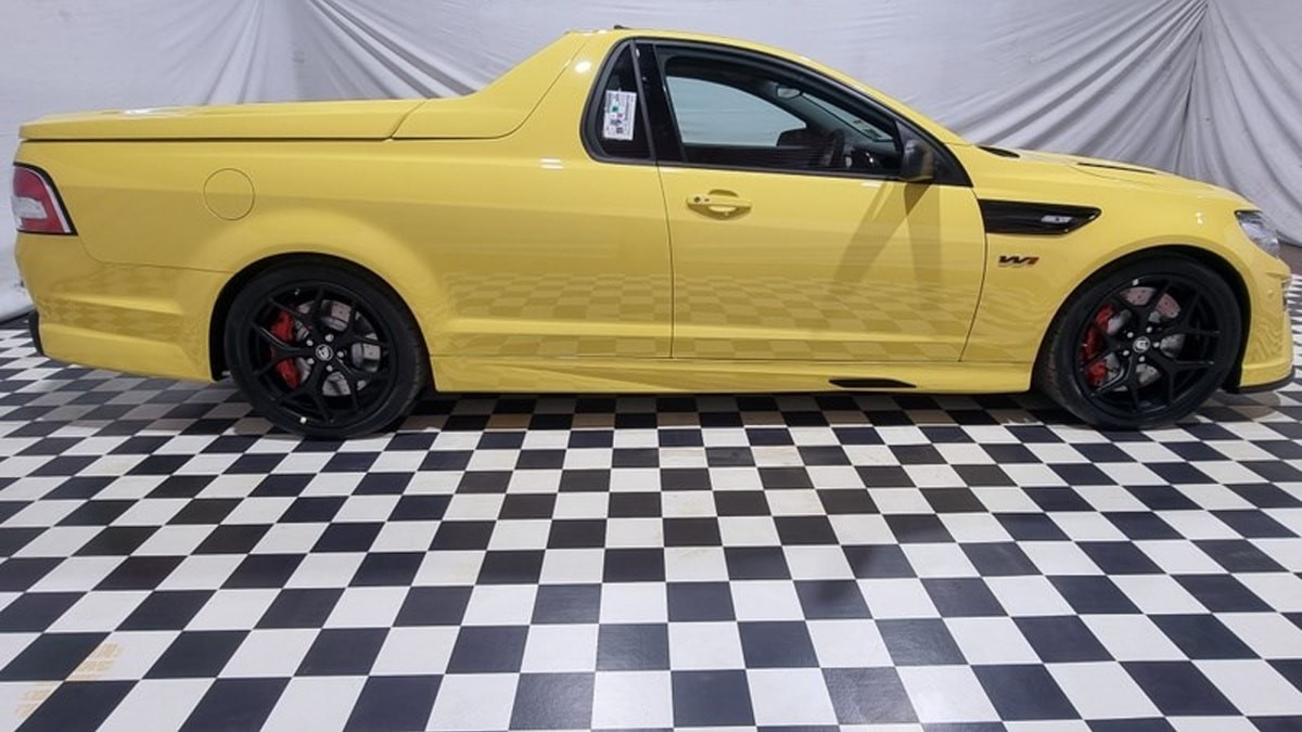 HSV GTS R W1 ute yellah bên hông
