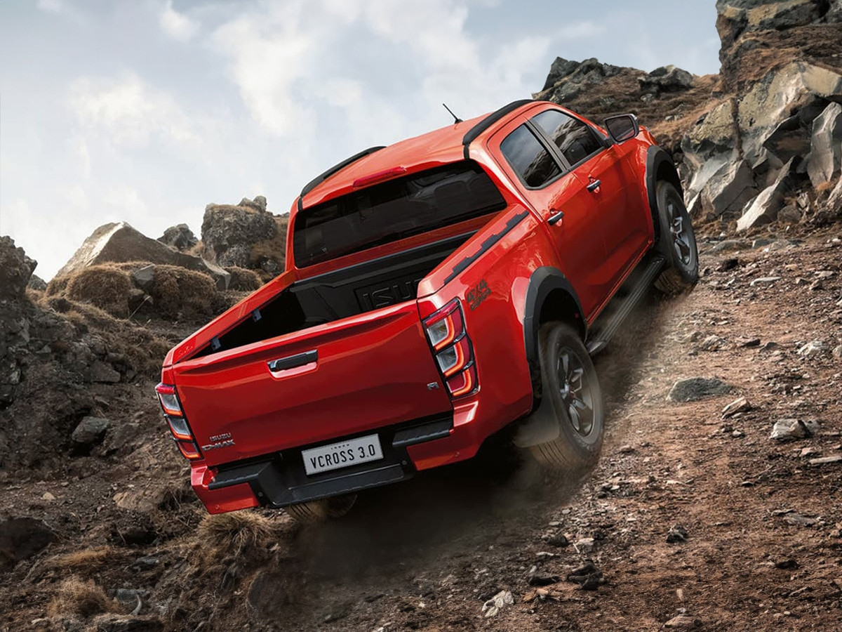 Isuzu D-Max 2024 facelift phía sau