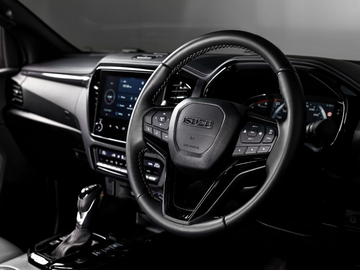 Isuzu d max blade steering wheel