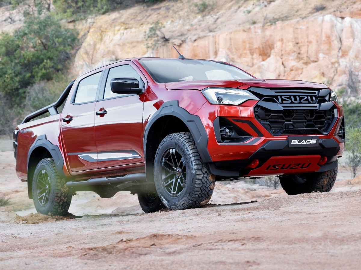 Isuzu d max blade testing off road front end