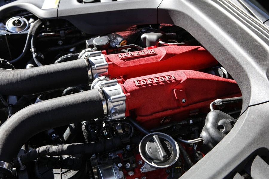 Khả năng vận hành động cơ V8 của Ferrari