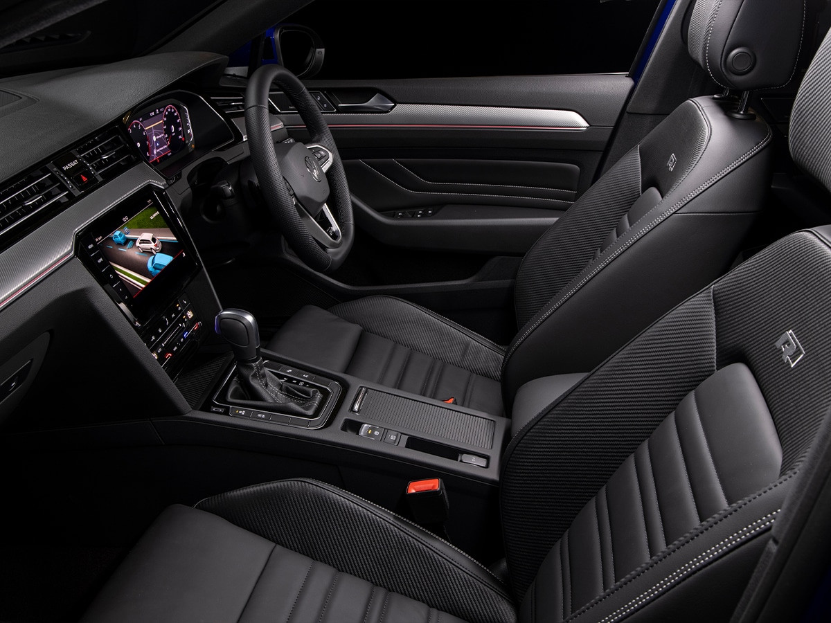 Khoang Cách Chân Sau Volkswagen Passat 206TSI R-Line