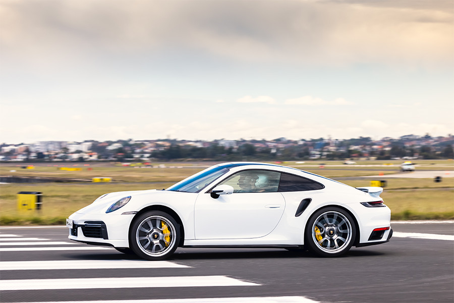 Khởi động với Porsche