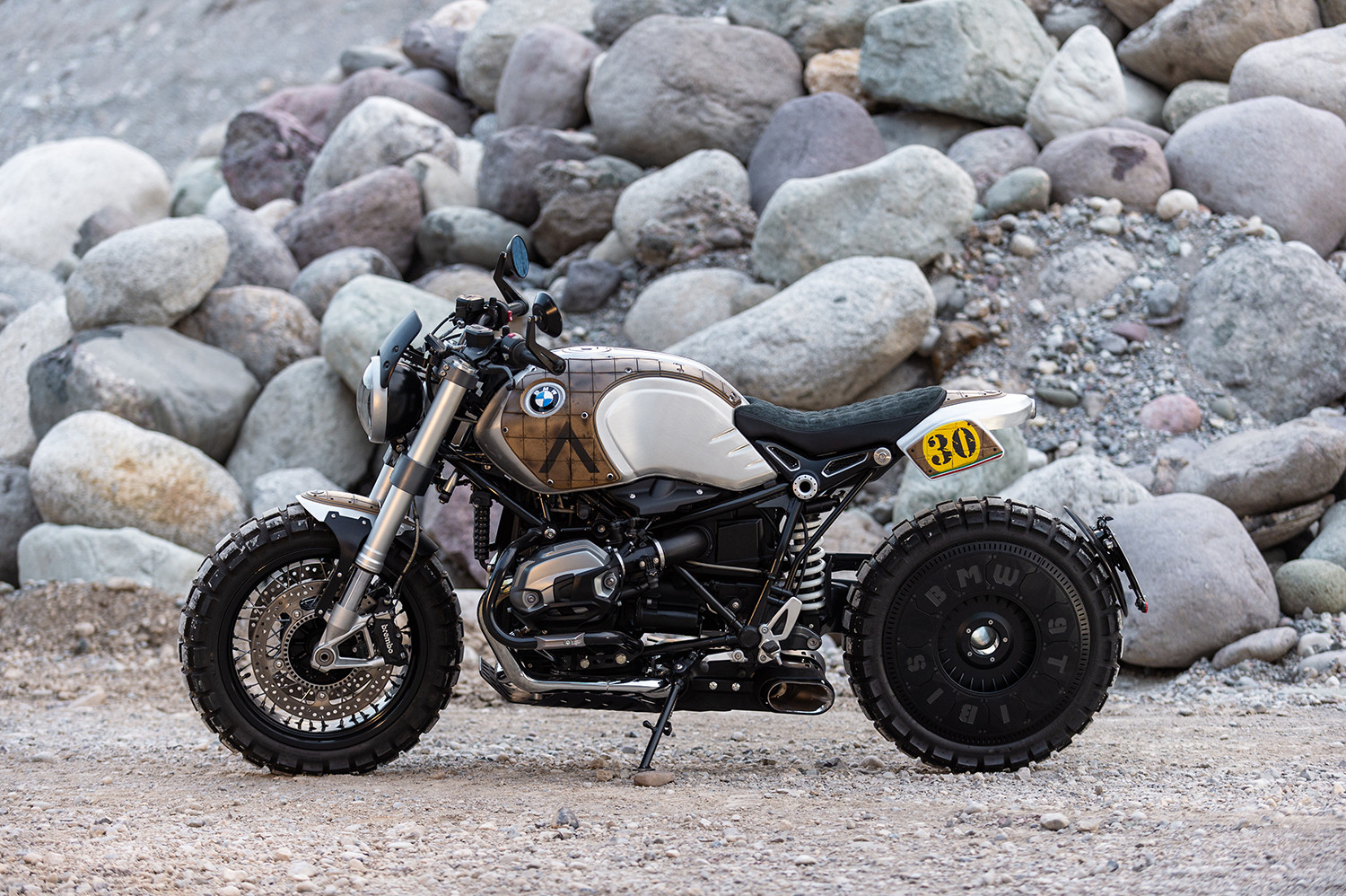 Khung sau tinh tế của BMW R nineT