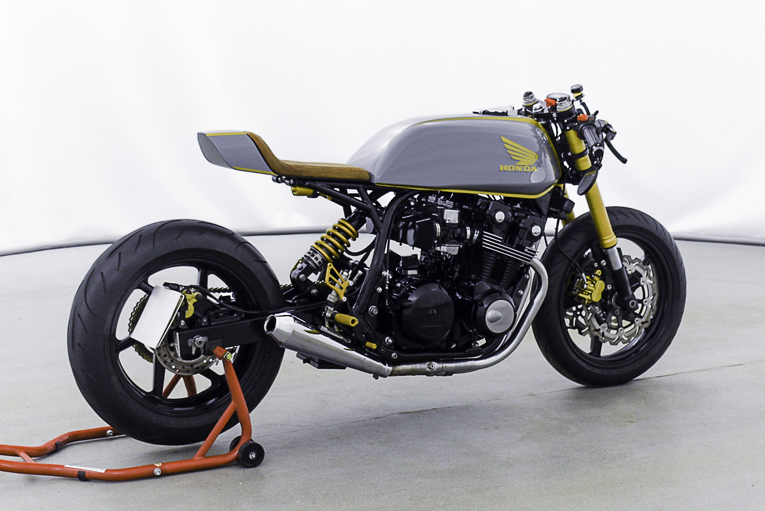 Khung và hệ thống treo hiện đại trên Honda CB900