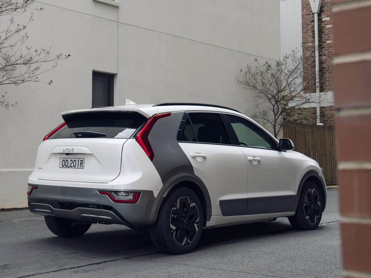 Kia Niro 2023 - Cạnh tranh với Polestar 2 và Hyundai Kona