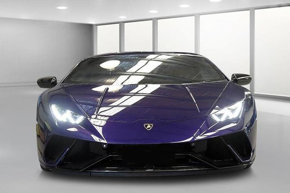 Lamborghini bị tịch thu phía trước