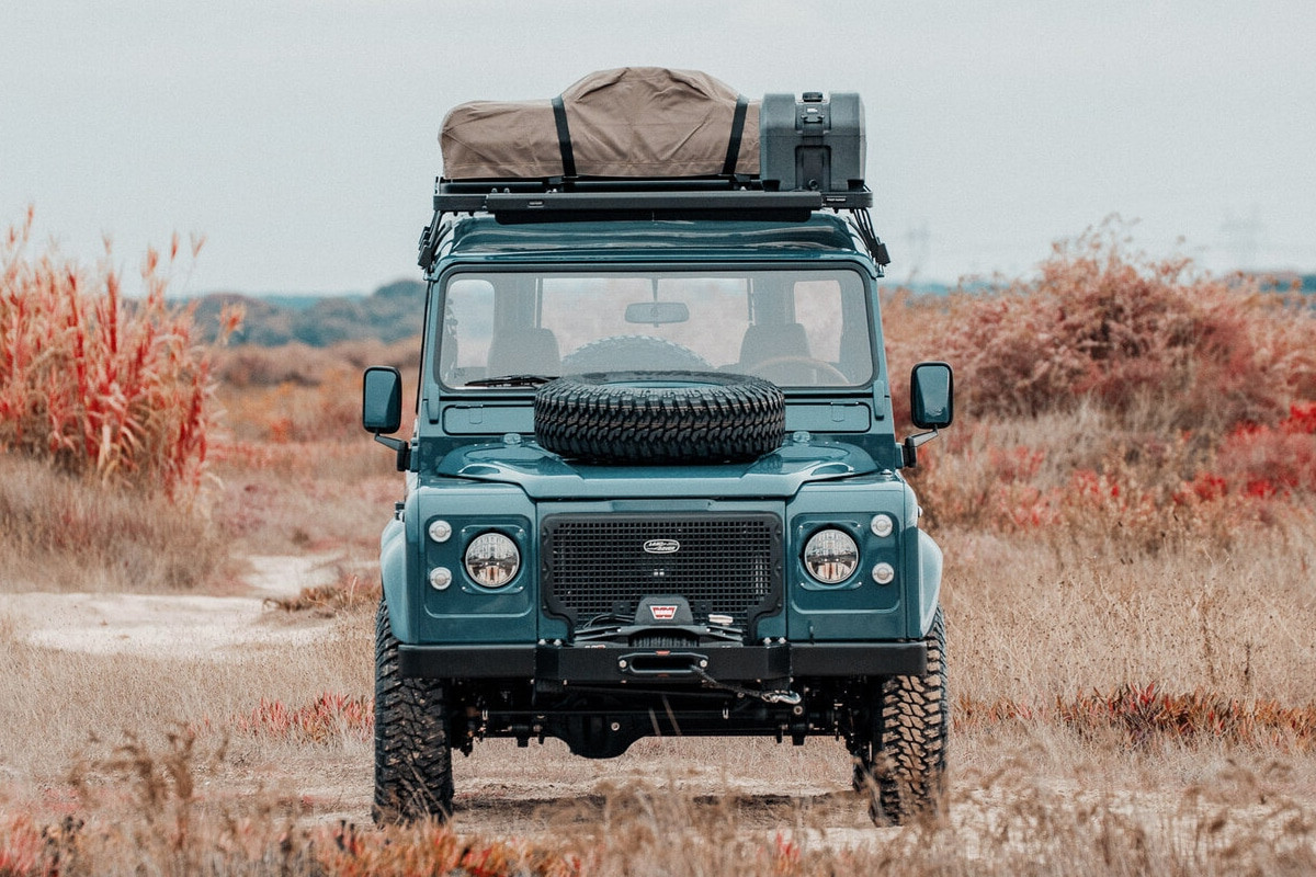 Land Rover Defender 110 ngoại thất đẹp mắt