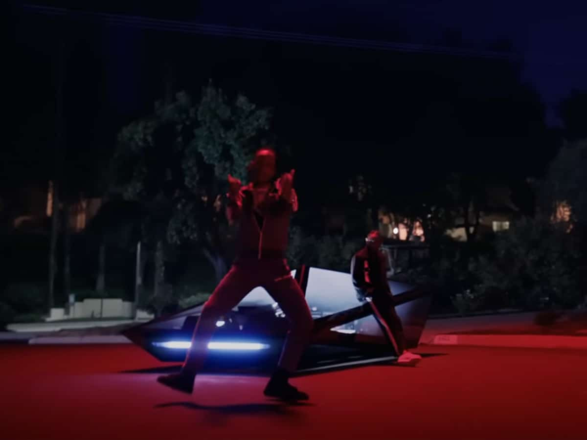 Lo-Res Car trong video "New Freezer"
