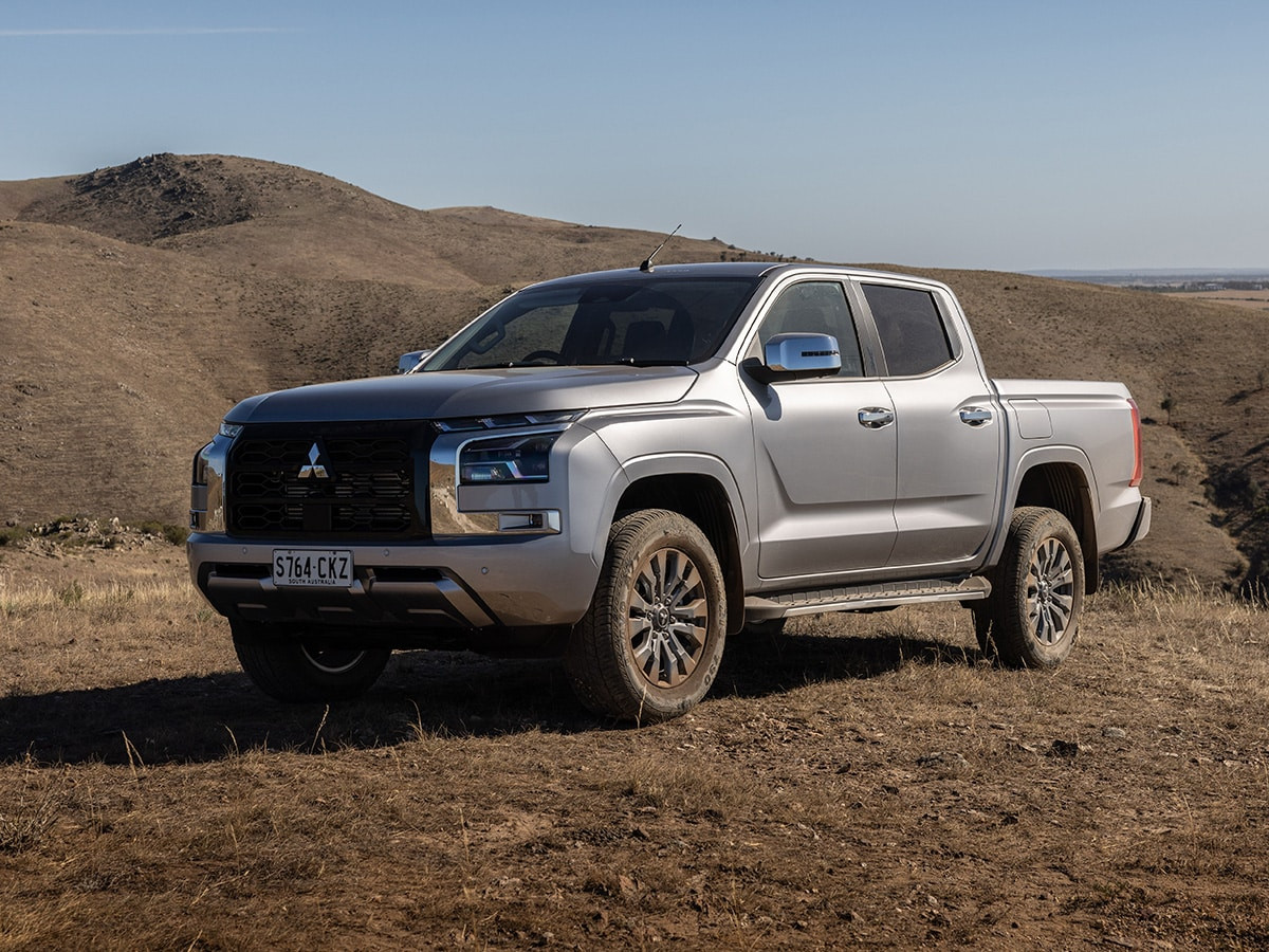 Mặt trước Mitsubishi Triton 2024