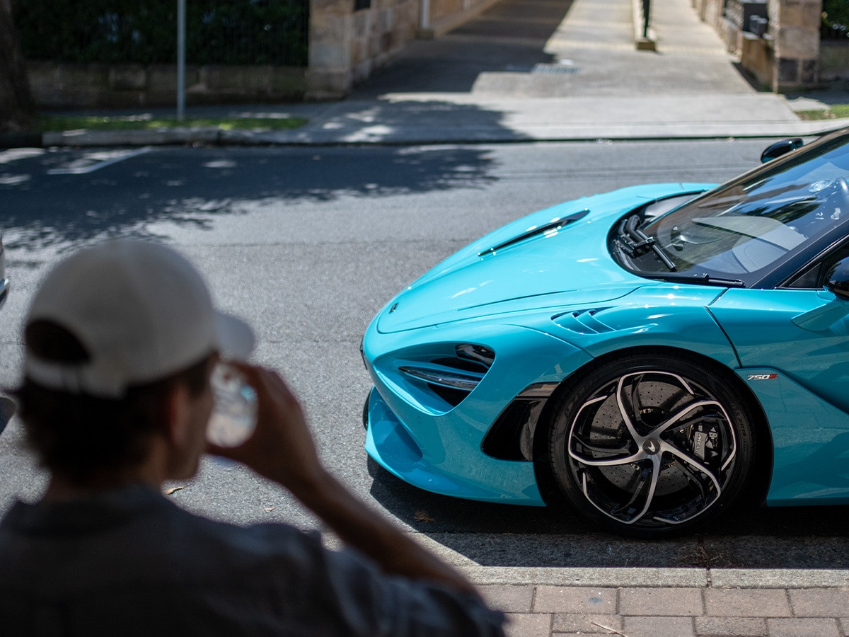 McLaren 750S tại quán cà phê với Richie
