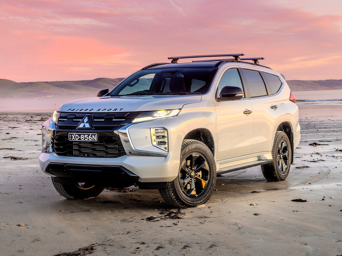 Mitsubishi Pajero Sport GSR 2024 mặt trước
