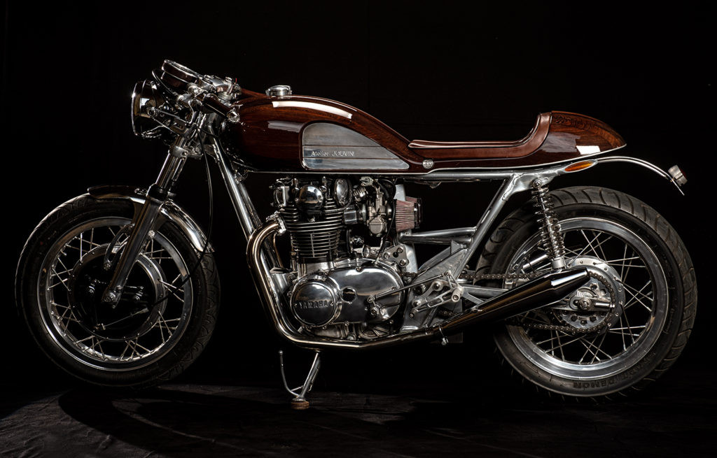 Mô tô Yamaha XS650 kết hợp tinh tế từ gỗ