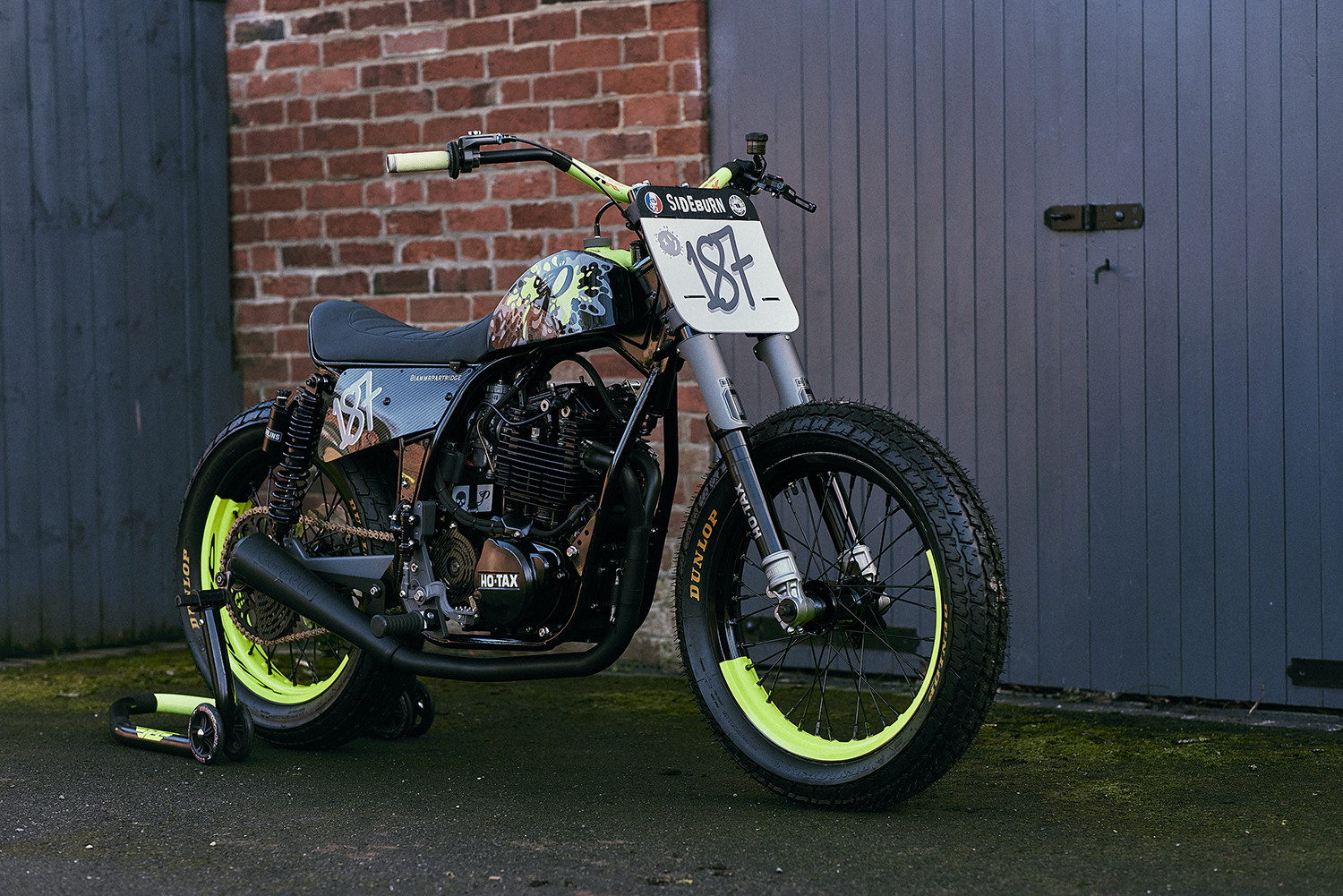 Một chiếc xe đua flat track đầy sức mạnh