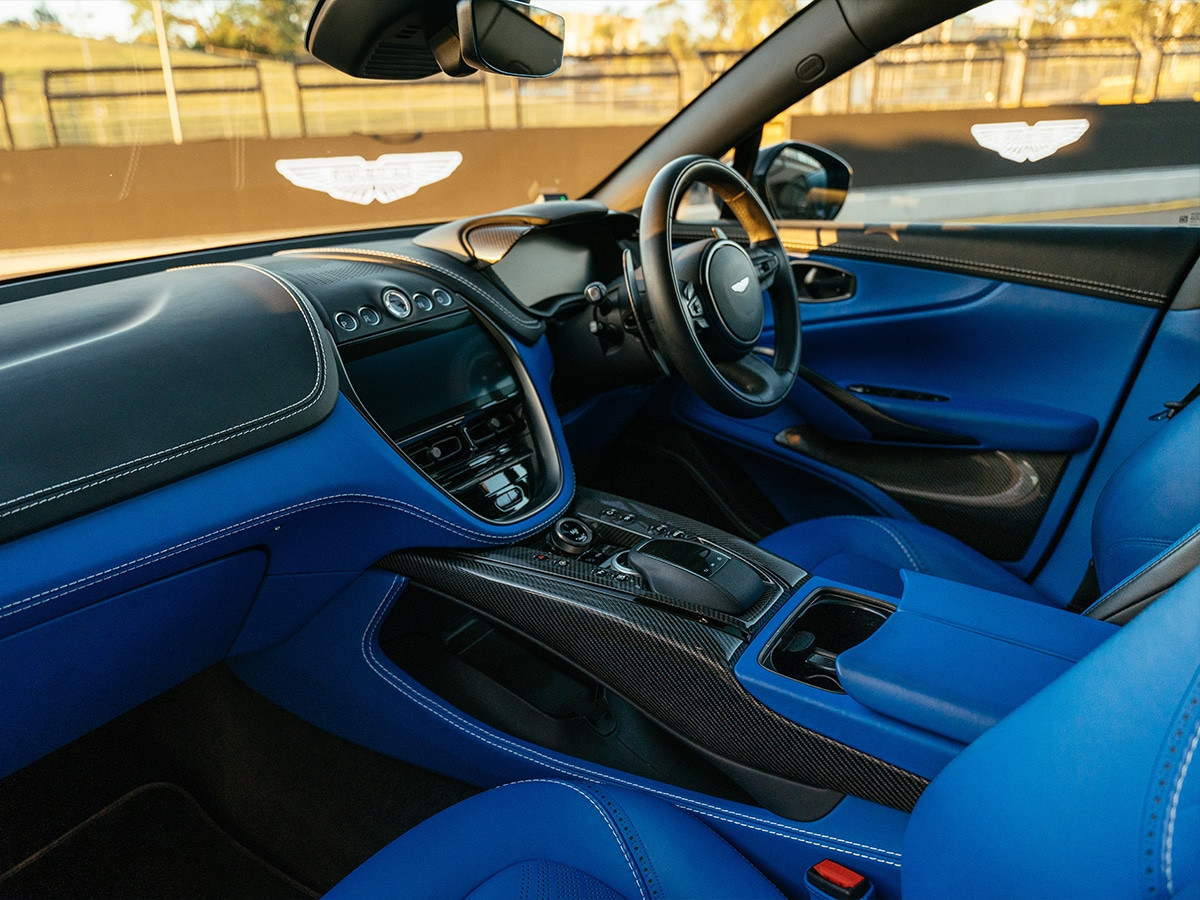 Nội thất của Aston Martin DBX707