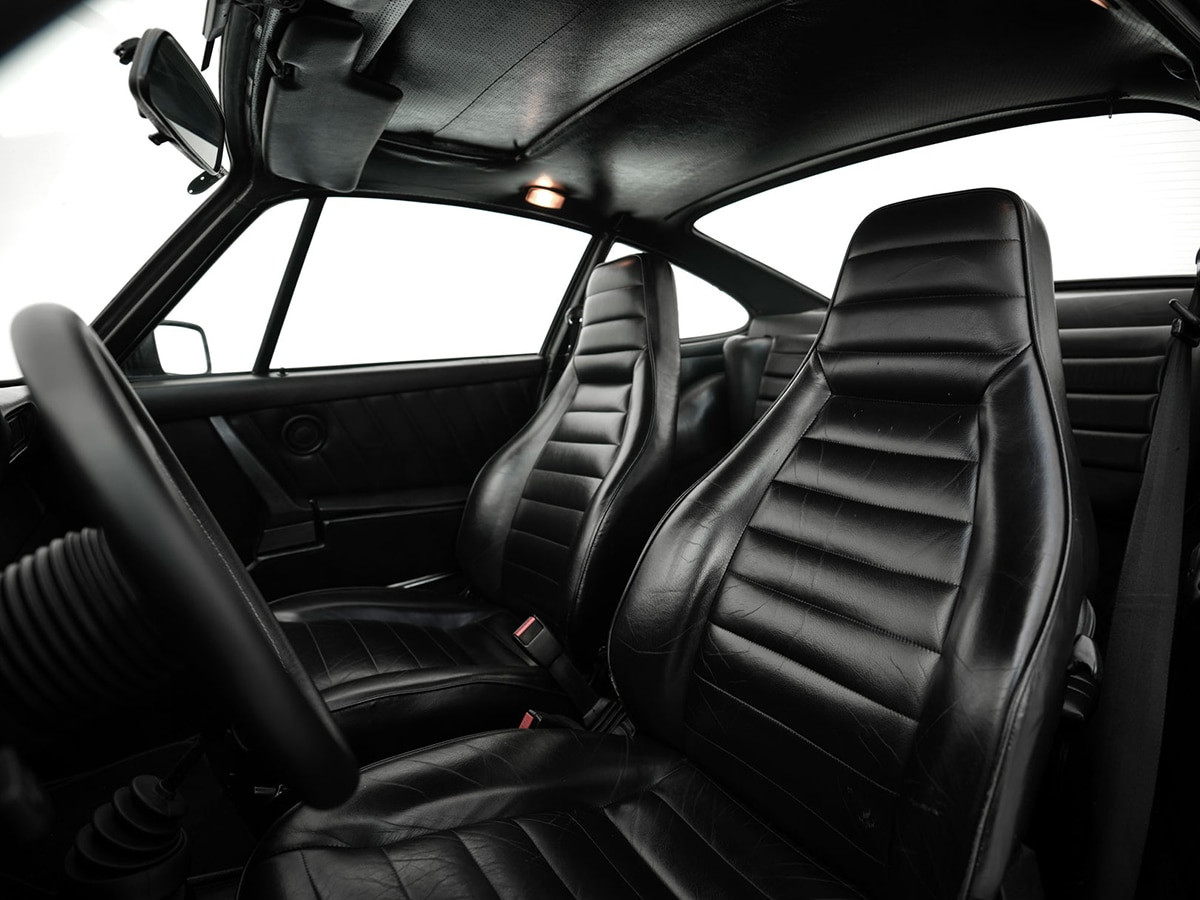 Nội thất Porsche 911 SC 3.0 của Vagabund