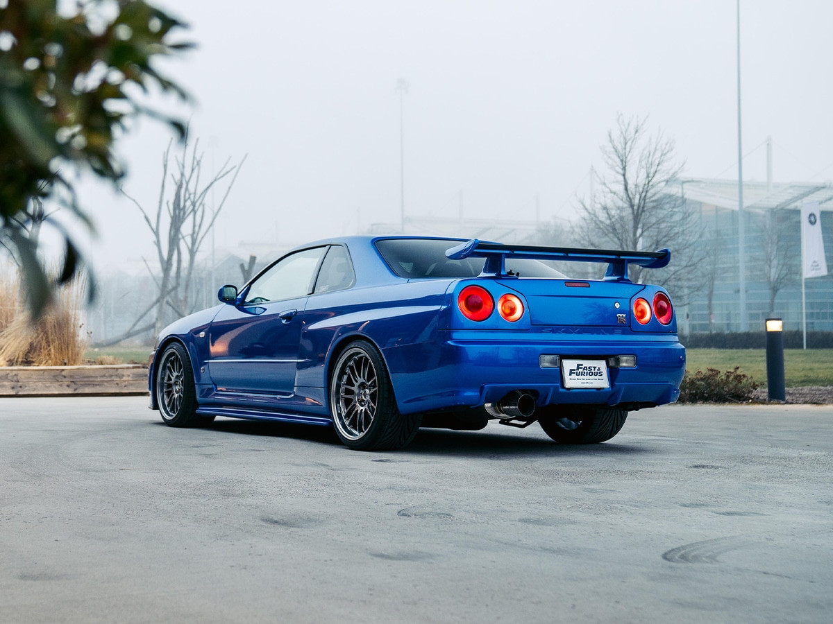 Paul Walker GTR phía sau