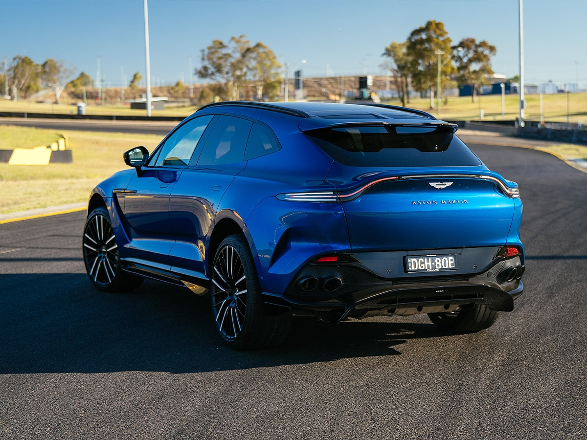 Phần đuôi Aston Martin DBX707