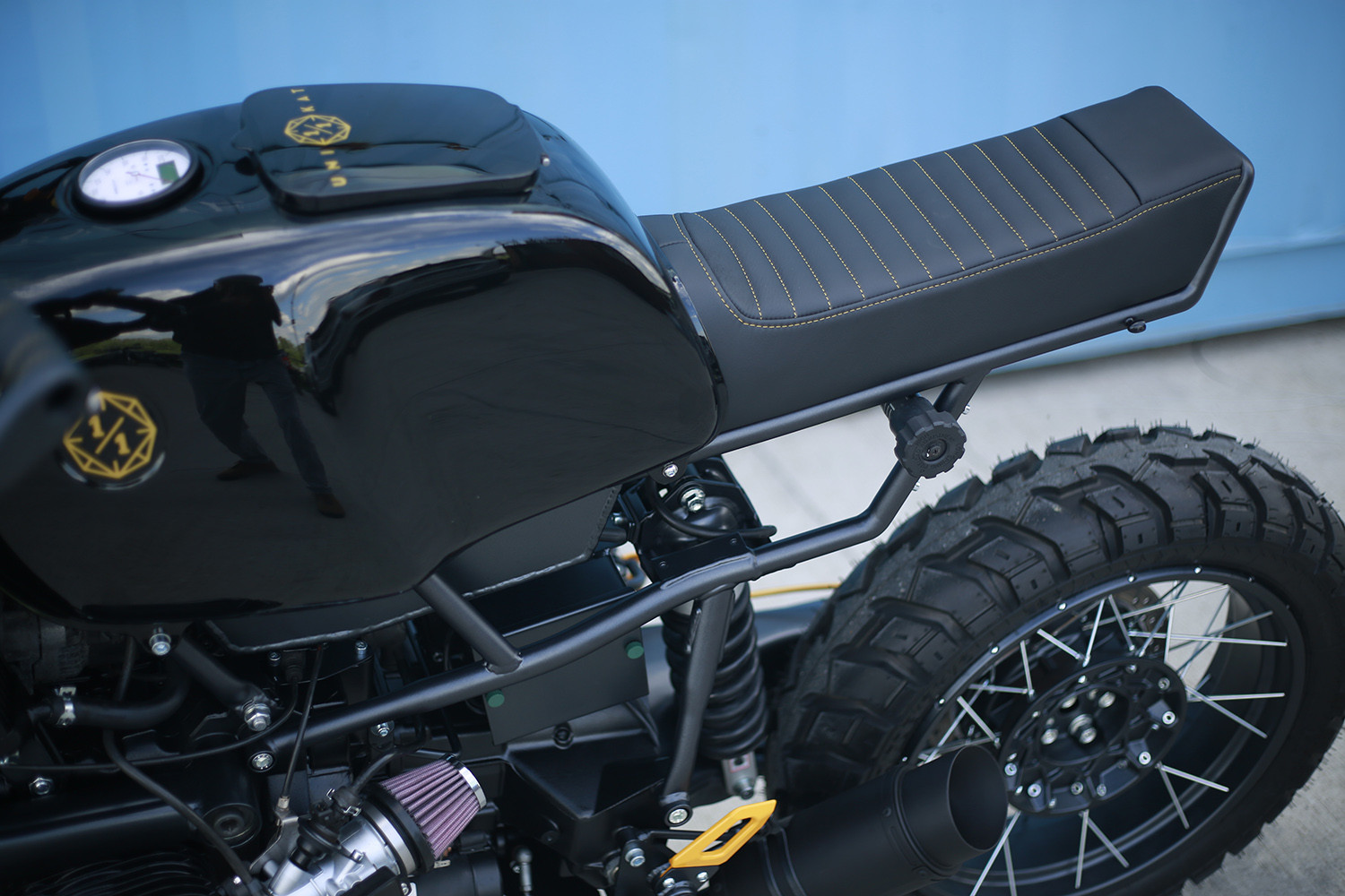Phần trước của BMW R850 sau khi tùy chỉnh