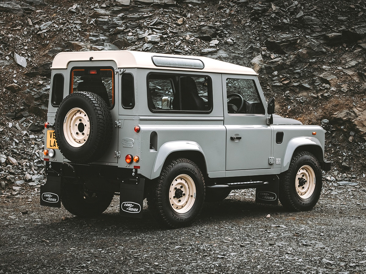 Phiên bản đặc biệt Land Rover Classic Defender Works V8 Islay