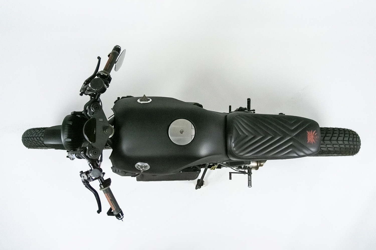 Phong cách Hot Rod với biểu tượng Wolf
