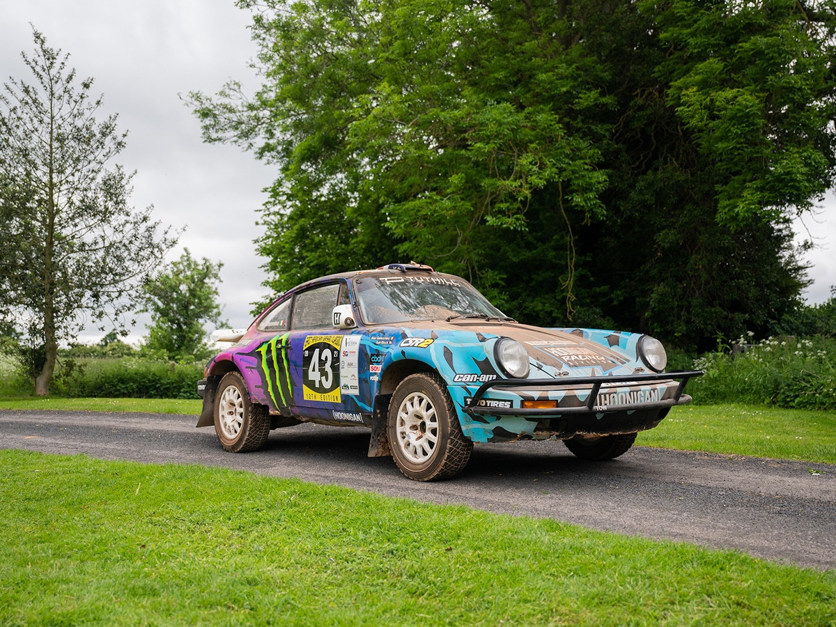 Porsche 911 SC Safari 1978 được Ken Block cầm lái cổ điển phía trước bên phải