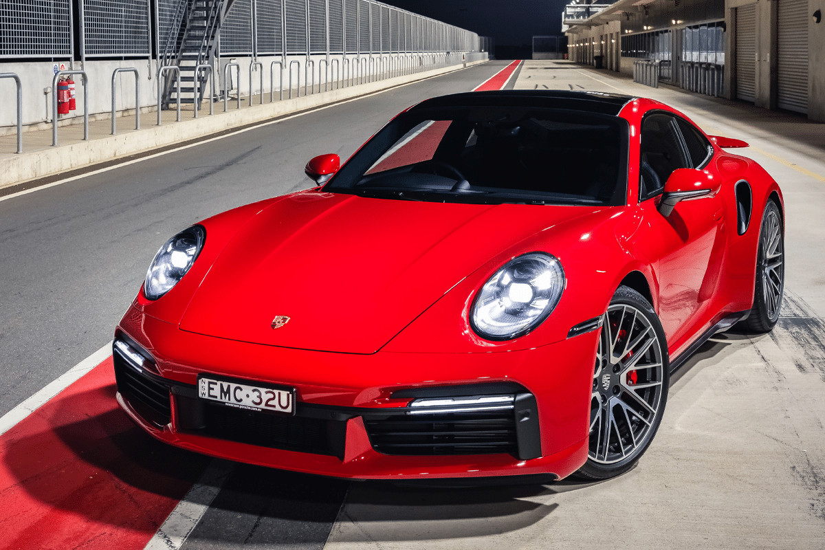 Porsche 911 Turbo 2021 trước góc nhìn