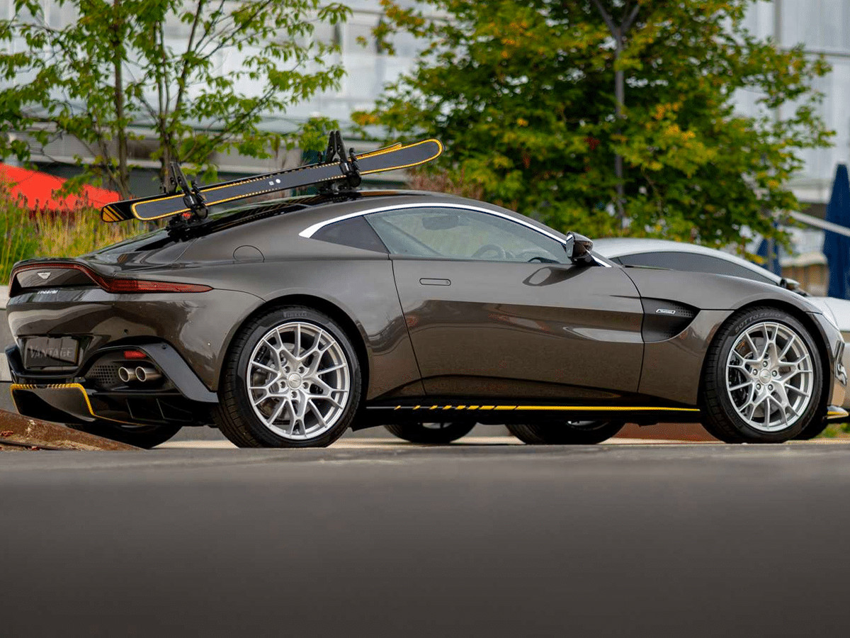 Sự kiện ra mắt Aston Martin James Bond