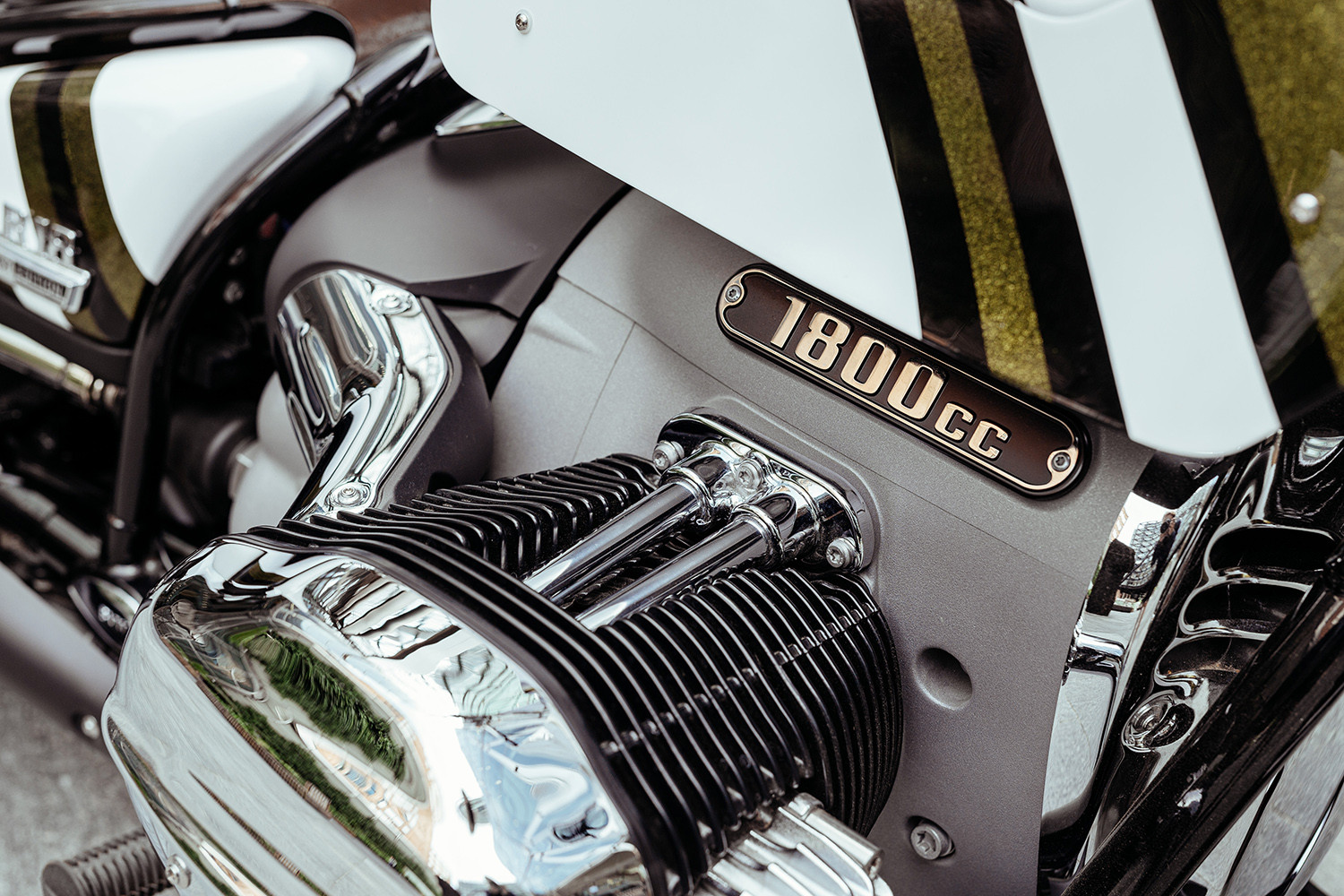 Sửa đổi ghế xe chopper BMW R18