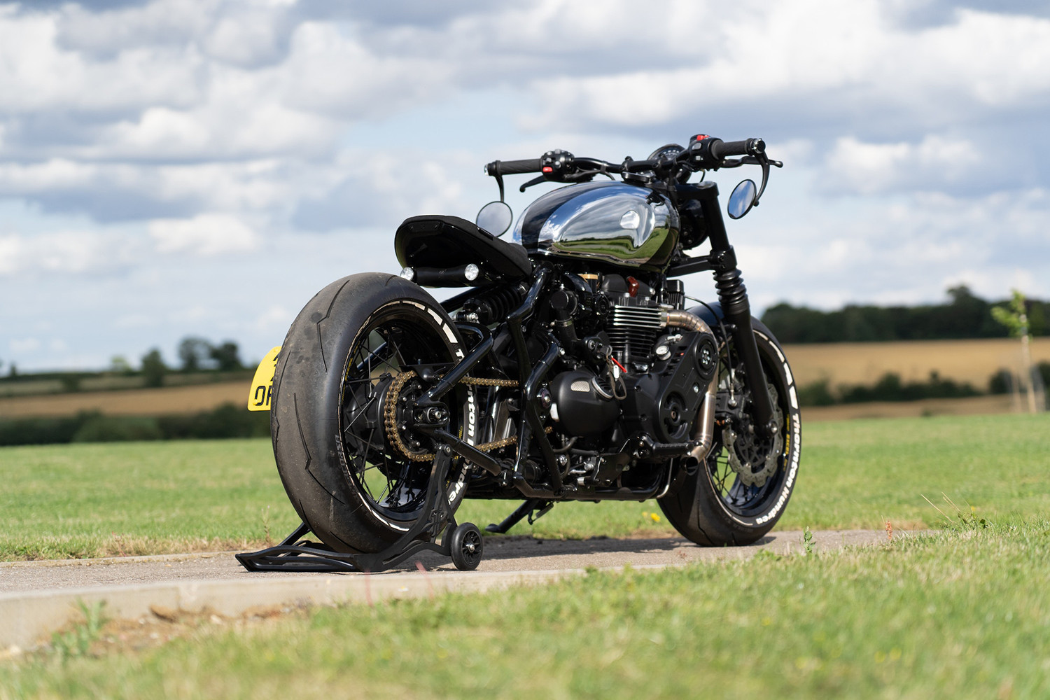 Thiết kế bộ máy bánh xe Triumph Bobber