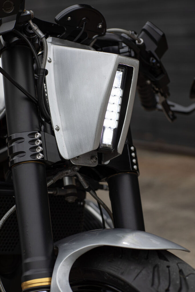 Thiết kế phần đầu xe BMW R nineT tùy chỉnh