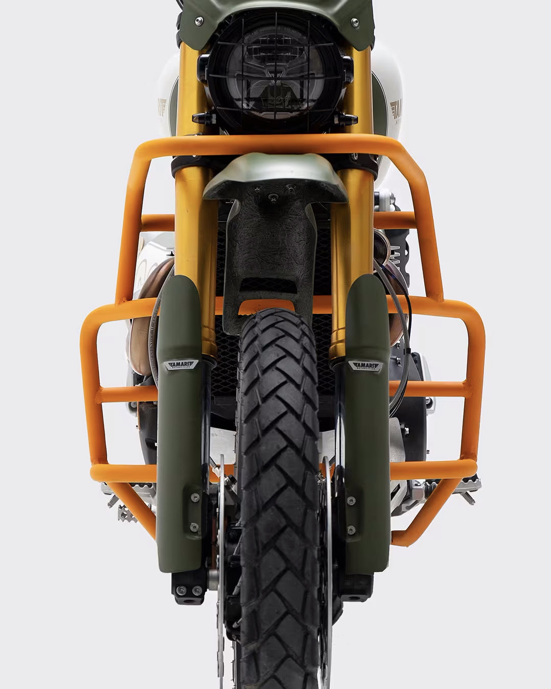 Triumph Scrambler 1200 XE với các chi tiết bảo vệ và cải tiến vượt trội