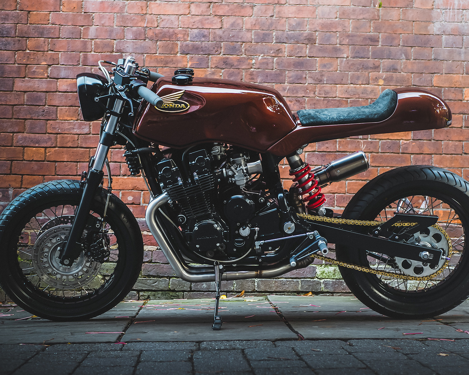 Vẻ đẹp của Honda CBX750 với màu sơn lấy cảm hứng từ Talos
