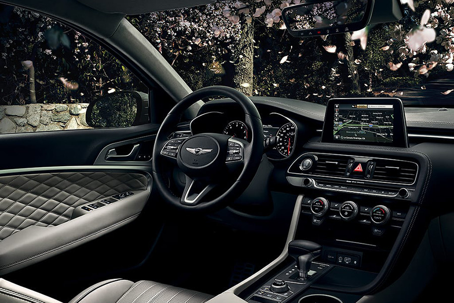 Vô lăng và bảng điều khiển Genesis G70 2020