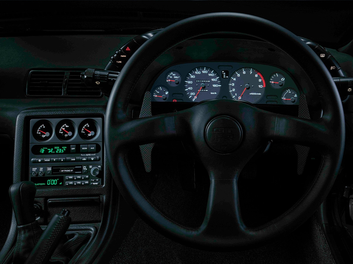 Vô-lăng và đồng hồ đo EV R32 GT-R