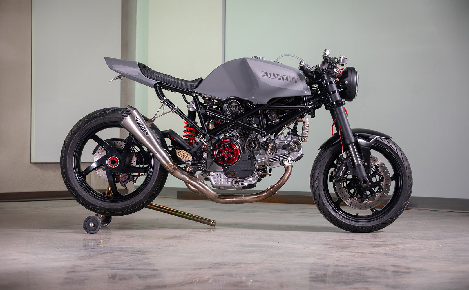 Xe Ducati S2R trong quá trình độ