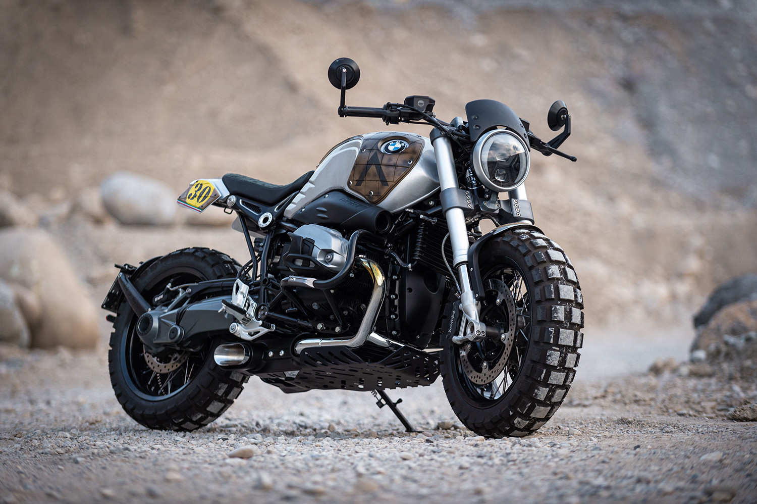 Royal Enfield 650 Imperfecta: Tuyệt phẩm độ xe từ một gara sân sau