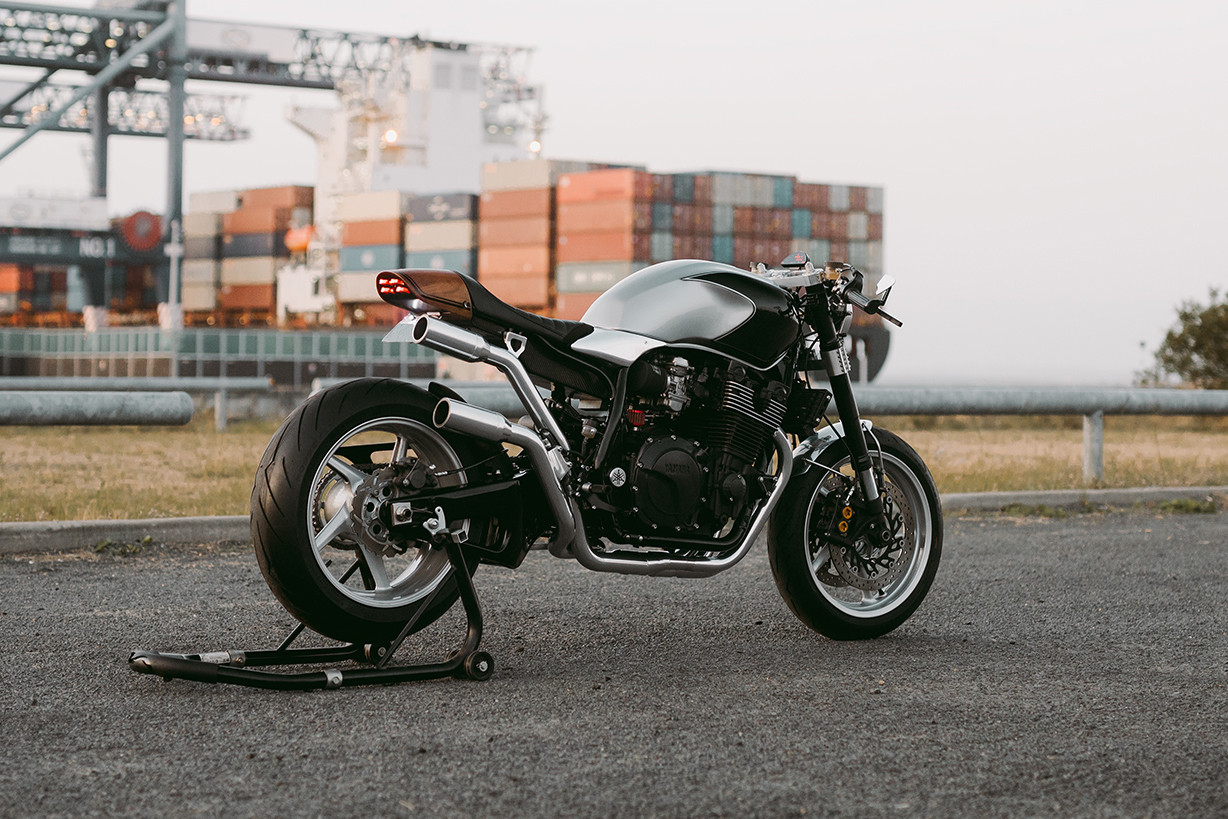 Yamaha XJR1300 trước khi được tân trang bởi Keeley Pritchett