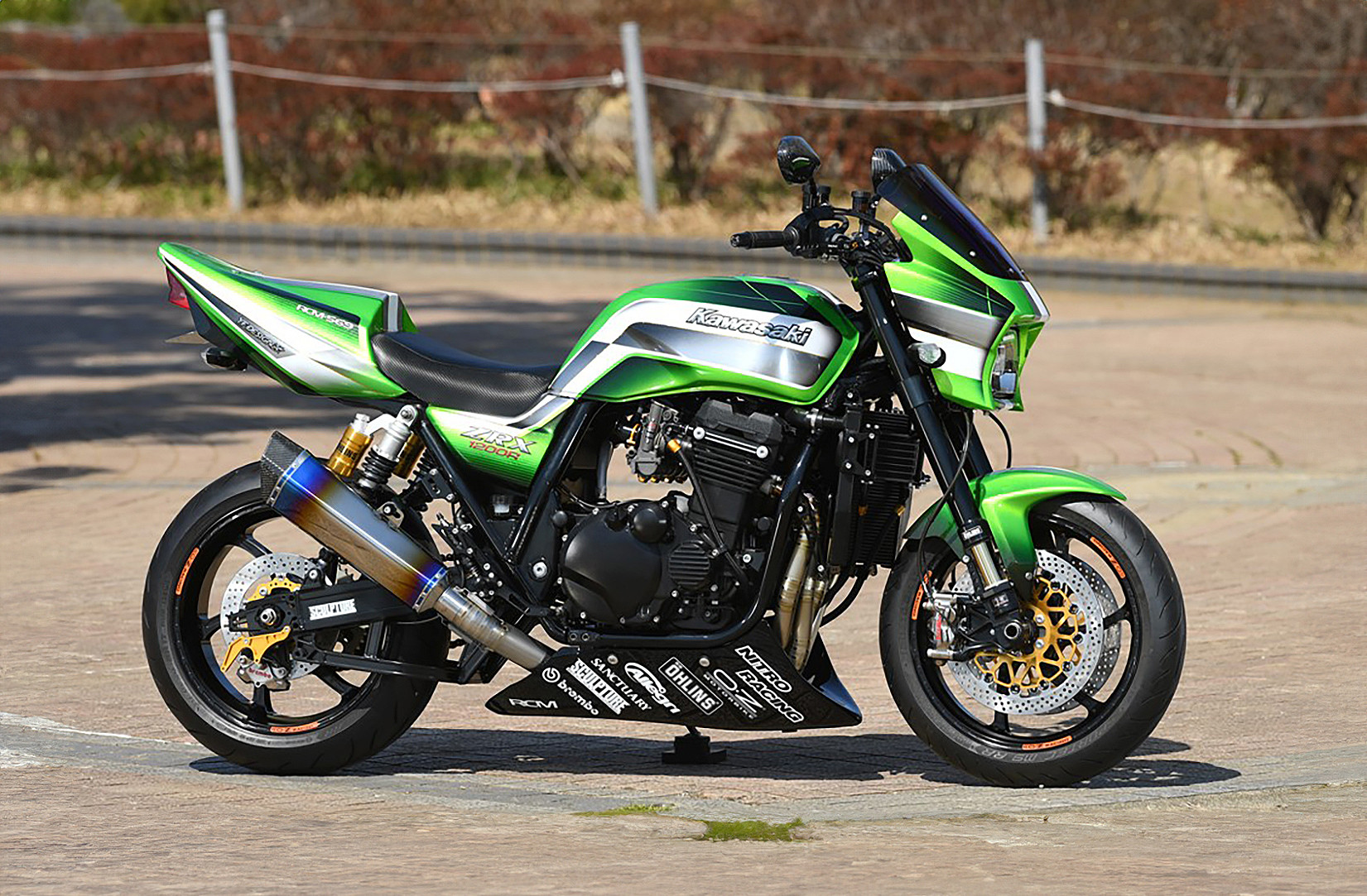 Yên xe Kawasaki ZRX1200 và khung xe hiện đại