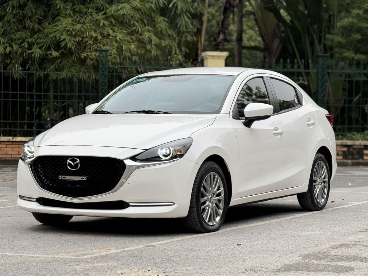 1 chiếc sedan trắng là sự lựa chọn phù hợp cho Quý Hợi