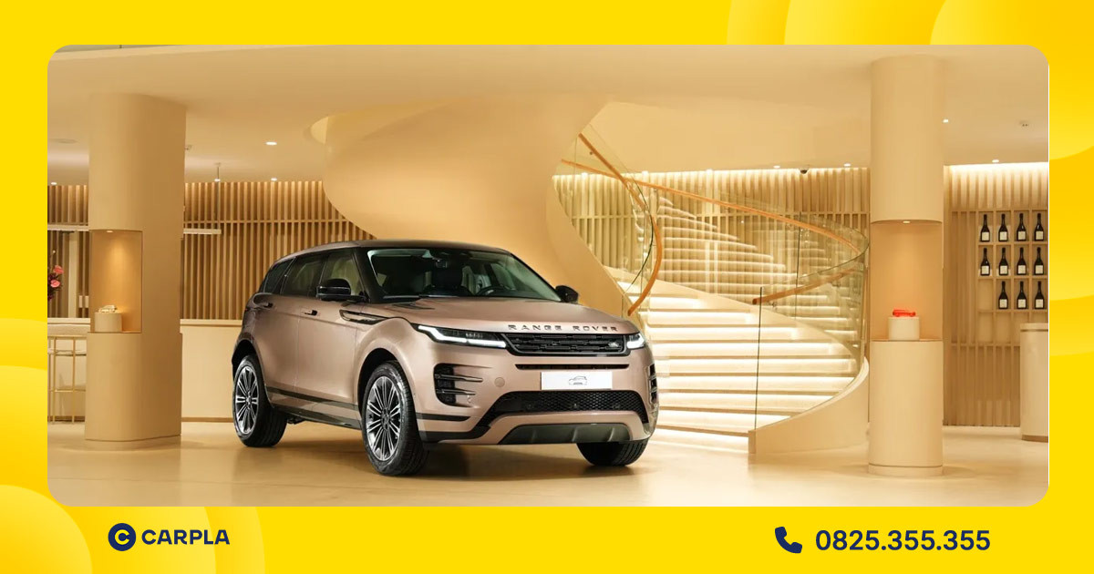 Alt: Land Rover Range Rover Evoque màu đỏ, nhìn từ phía trước