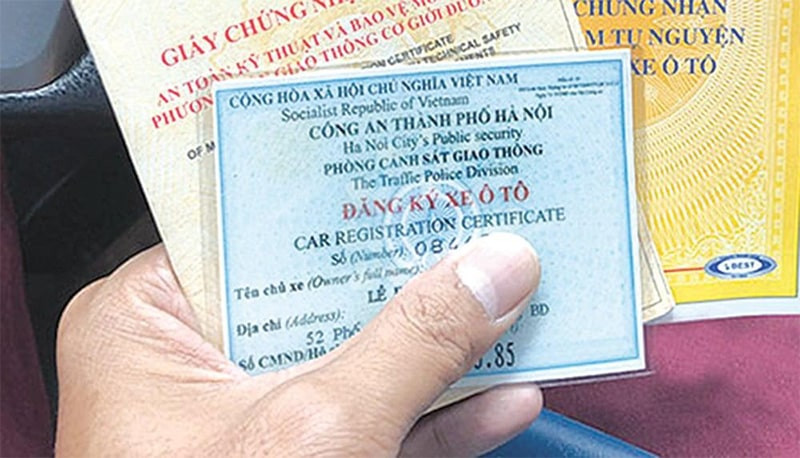 Alt: Nhận giấy chứng nhận đăng ký xe mới